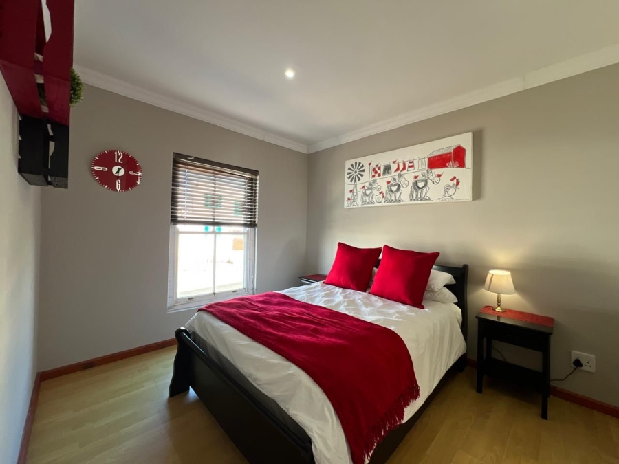 To Let 5 Bedroom Property for Rent in Mykonos Western Cape